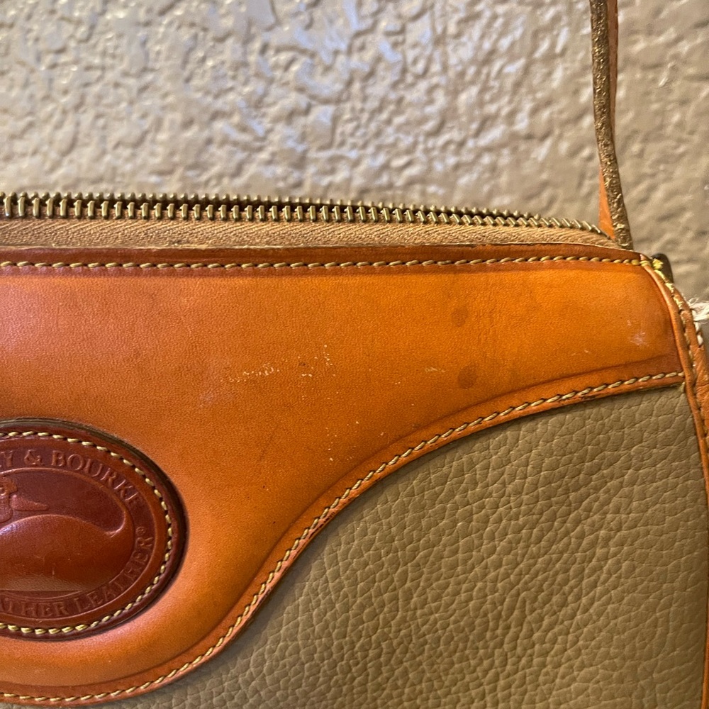 Dooney & Bourke cross body bag - Picture 3 of 13